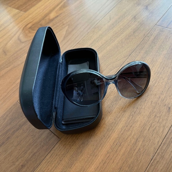 Dolce & Gabbana Stylish Sunglass - Picture 1 of 4